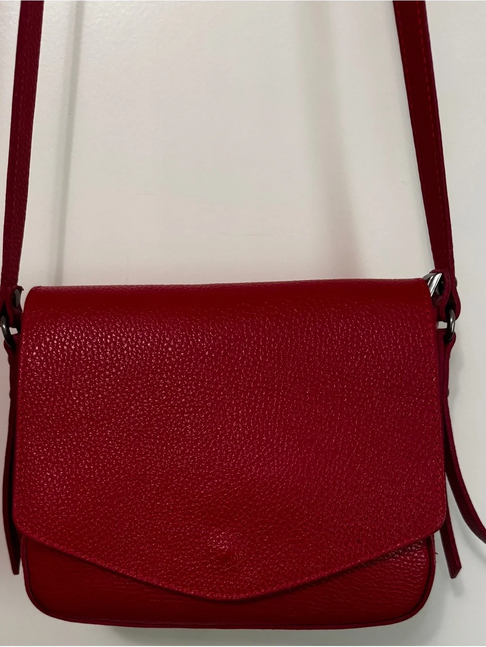 Carla Ferreri Red Pebbled Leather Crossbody Bag Made in Italy Adjustable Strap